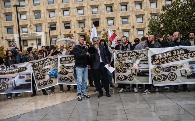 ავტომფლობელებმა მთავრობის ადმინისტრაციასთან ხმაურის რეგულაციის გაუქმება მოითხოვეს