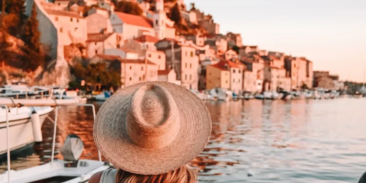 The Quiet Magic of Traveling Alone: Learning to Be Your Own Best Company – Genews