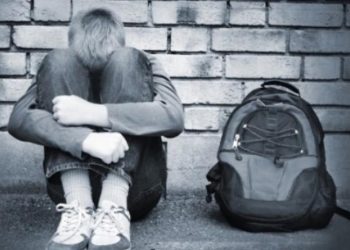 „მოსწავლეს მშობლებმა ტორტი არ გაუნაწილეს, დედაშენს ფული არ დაუდია და არ გეკუთვნისო.. ბავშვმა ტორტი არ ჭამა, სახლში ატირებული მივიდა” – მძიმე ფაქტი სკოლაში