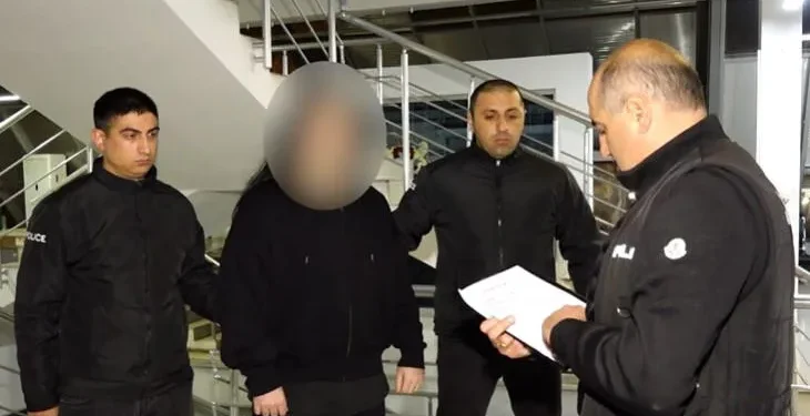 შსს – კახეთში მამაკაცს თანხის გამოძალვის მიზნით პირადი ცხოვრების ამსახველი ფოტო-ვიდეო მასალა სოციალურ ქსელში გაუვრცელეს, რის შემდეგაც მან სიცოცხლე თვითმკვლელობით დაასრულა – დაკავებულია ორი პირი