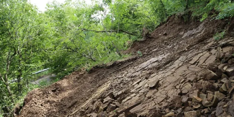 მეწყერის გამო, ქუთაისი(მოწამეთა)-ტყიბული-ამბროლაურის გზის მე-6 კმ-ზე ავტოტრანსპორტის მოძრაობა დროებით აკრძალულია