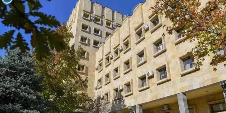 პროკურატურა – პირს, რომელმაც გასული წლის 22 ივნისს, ლაგოდეხში ფიზიკურად იძალადა ორ პირზე, გასაშველებლად მისულ ადამიანს კი დანით სასიკვდილო ჭრილობები მიაყენა, 13 წლით თავისუფლების აღკვეთა მიესაჯა