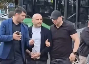 სუს-ის ოპერატიული მუშაკი – ლევან ხაბეიშვილზე მინდა აღვნიშნო, რომ გაგებით მოეკიდა ყველაფერს, პიროვნულად კარგი შეფასება მინდა მივცე მას – მურთაზ ზოდელავა რომ არ ყოფილიყო, მისი დაკავება მშვიდ ვითარებაში მოხდებოდა