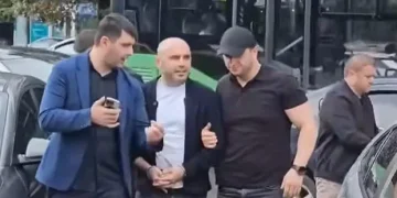 სუს-ის ოპერატიული მუშაკი – ლევან ხაბეიშვილზე მინდა აღვნიშნო, რომ გაგებით მოეკიდა ყველაფერს, პიროვნულად კარგი შეფასება მინდა მივცე მას – მურთაზ ზოდელავა რომ არ ყოფილიყო, მისი დაკავება მშვიდ ვითარებაში მოხდებოდა